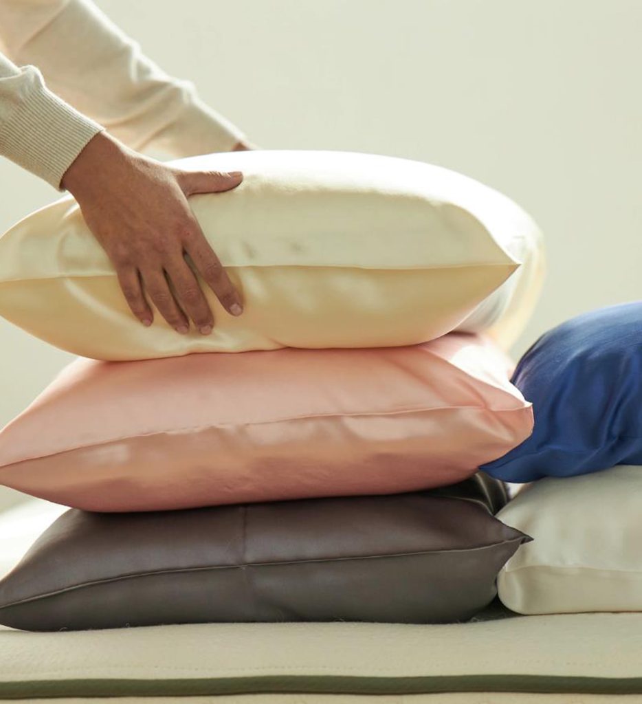 Choosing the Best Pillowcase Fabric: Silk is the Top Choice